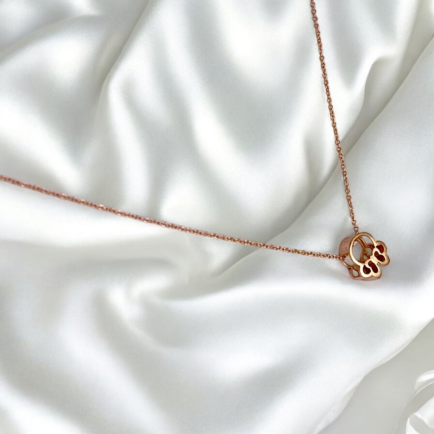 18K solid gold Minnie Mouse pendant